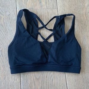 Sports bra cross cross in back